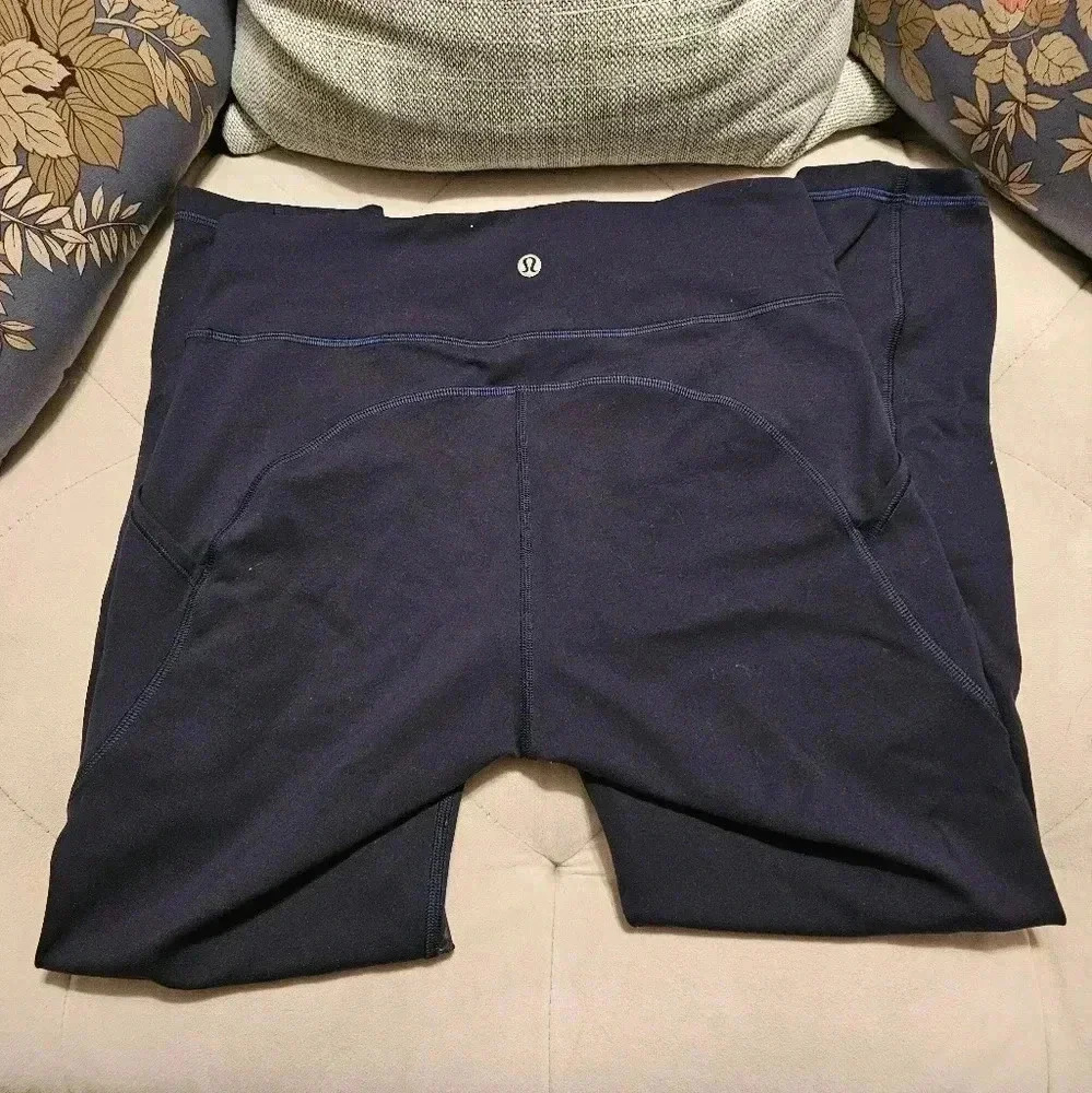 Lululemon navy capri‎ leggings size